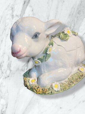 Italian Majolica Covered Lamb Tureen/ Bowl delicate pretty piece Vintage 1960s
